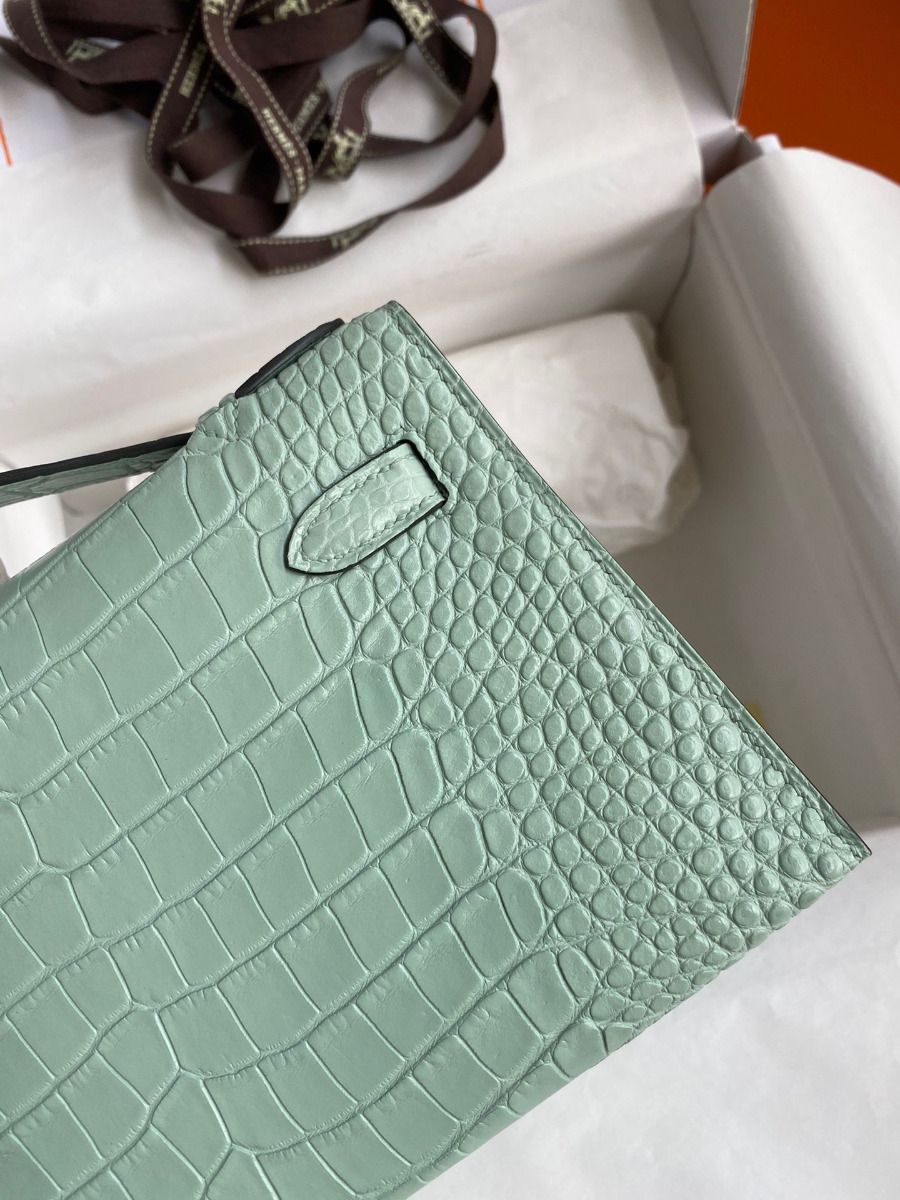 Hermes Kelly Pochette Handmade Bag In Vert D'eau Matte Alligator Leather - Image 6