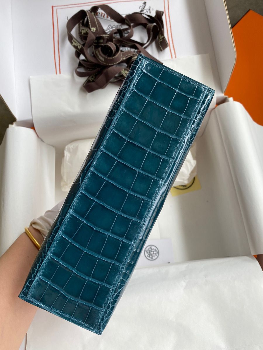 Hermes Kelly Pochette Handmade Bag In Colvert Shiny Alligator Leather - Image 4