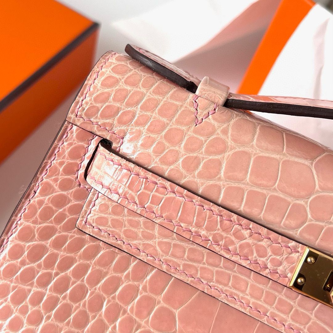 Hermes Kelly Pochette Handmade Bag In Nude Shiny Alligator Leather - Image 4