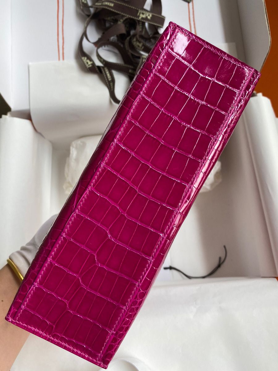 Hermes Kelly Pochette Handmade Bag In Rose Scheherazade Shiny Alligator Leather - Image 4