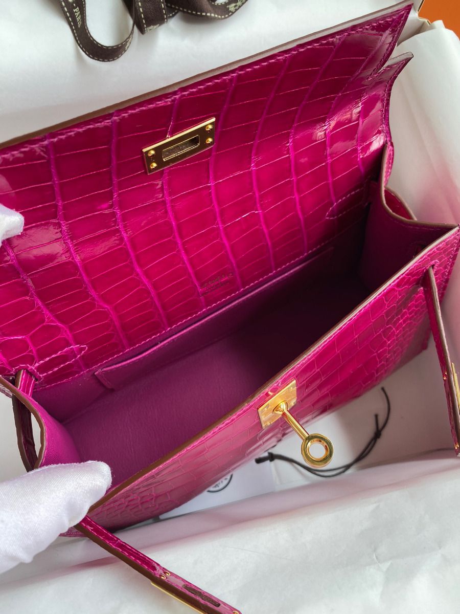 Hermes Kelly Pochette Handmade Bag In Rose Scheherazade Shiny Alligator Leather - Image 9