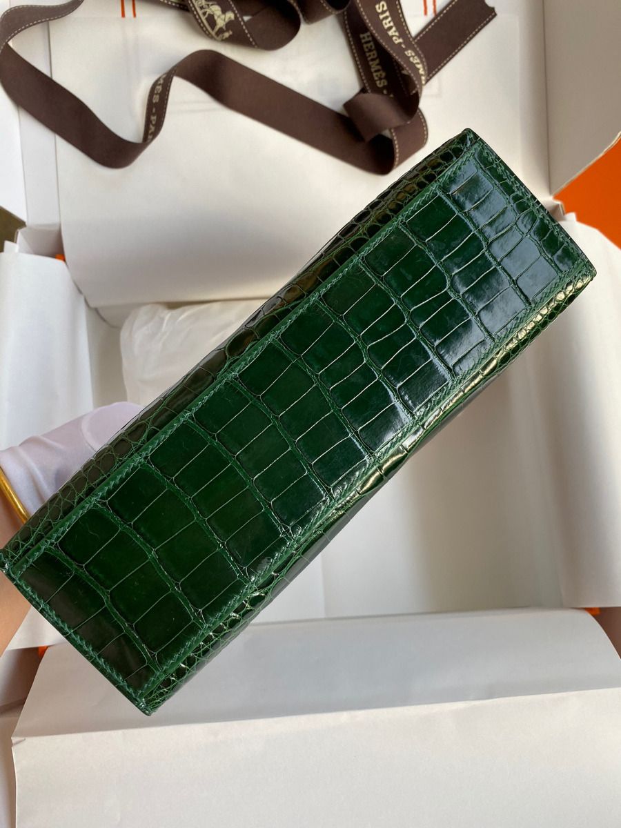 Hermes Kelly Pochette Handmade Bag In Vert Fonce Shiny Alligator Leather - Image 4