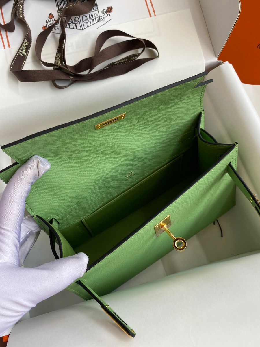 Hermes Kelly Pochette Handmade Bag In Vert Criquet Epsom Calfskin - Image 9