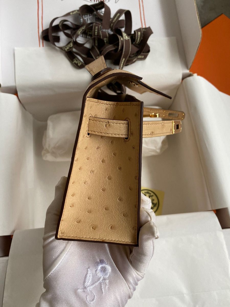 Hermes Kelly Pochette Handmade Bag In Chai Ostrich Leather - Image 10