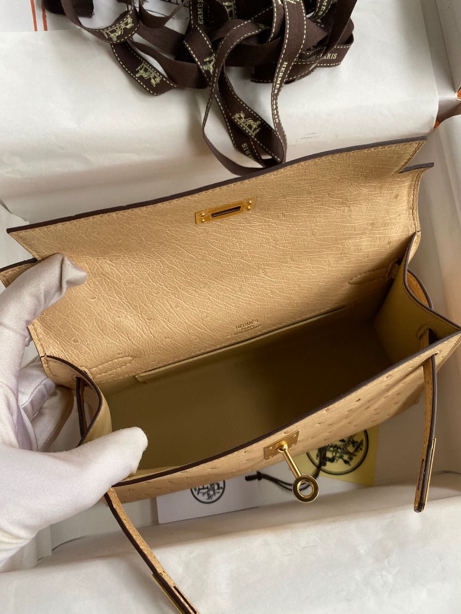 Hermes Kelly Pochette Handmade Bag In Chai Ostrich Leather - Image 8