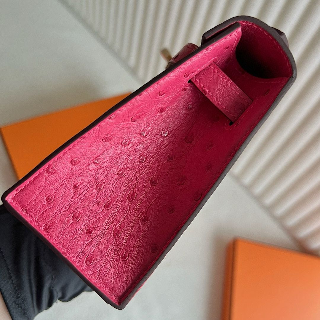 Hermes Kelly Pochette Handmade Bag in Rose Tyrien Ostrich Leather - Image 5