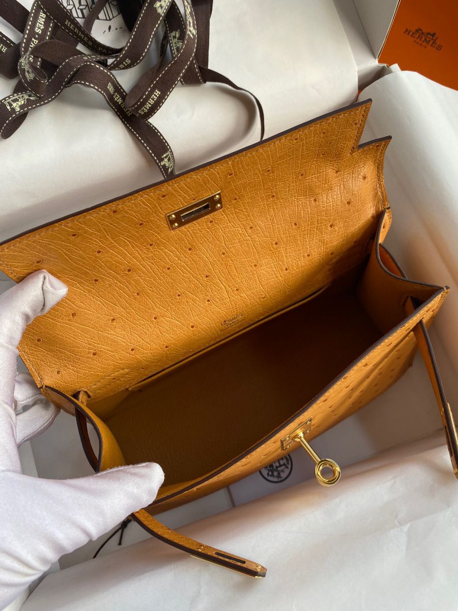Hermes Kelly Pochette Handmade Bag In Sesame Ostrich Leather - Image 9