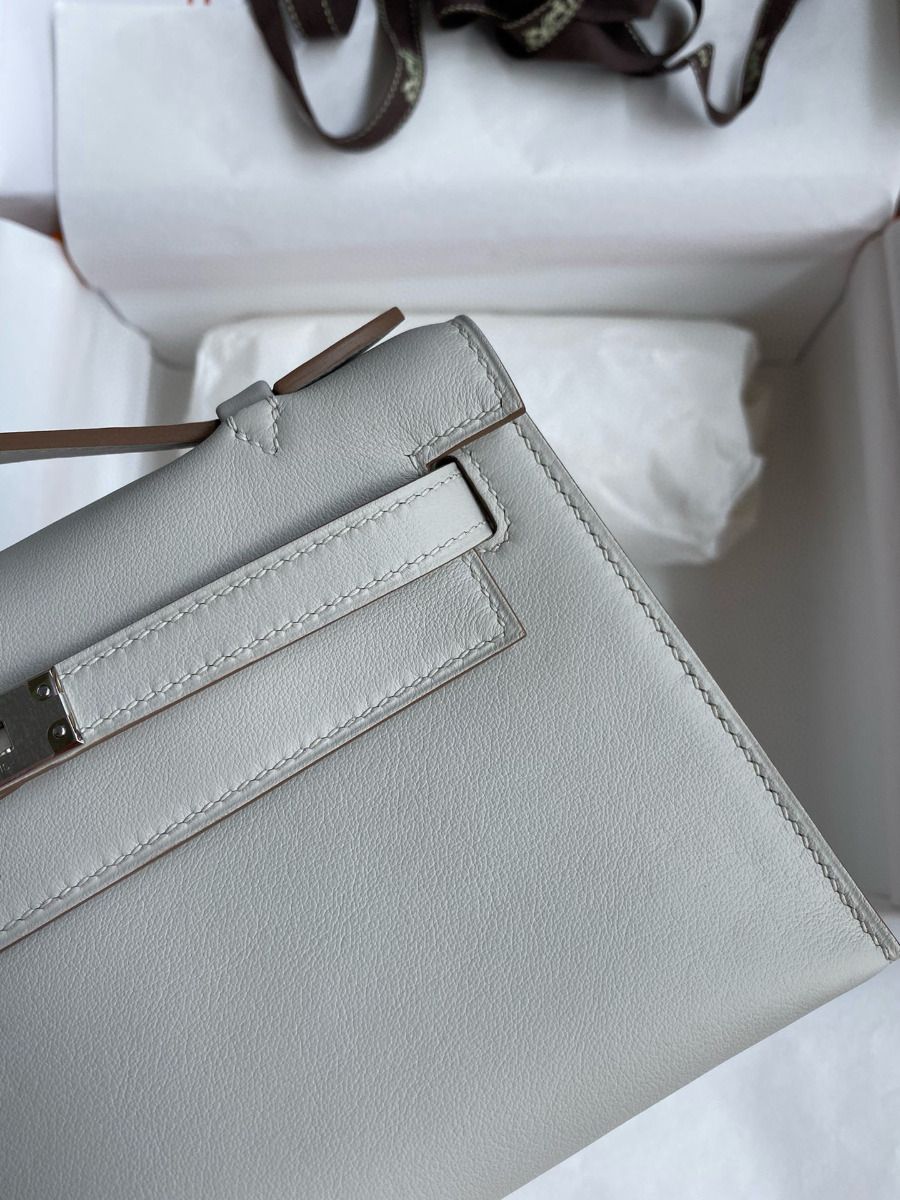 Hermes Kelly Pochette Handmade Bag In Pearl Grey Swift Calfskin - Image 5
