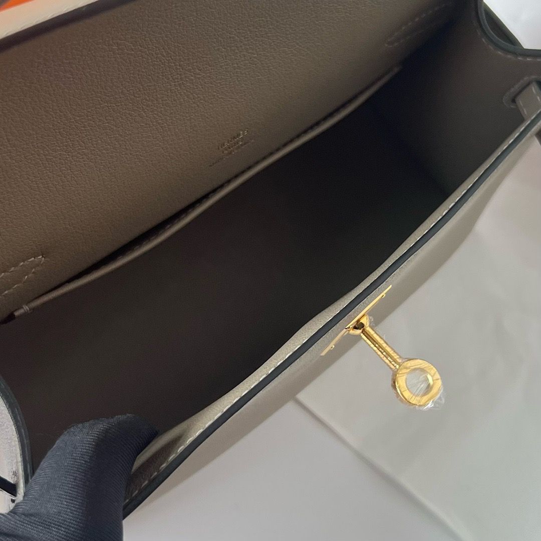 Hermes Kelly Pochette Handmade Bag In Taupe Swift Calfskin - Image 5
