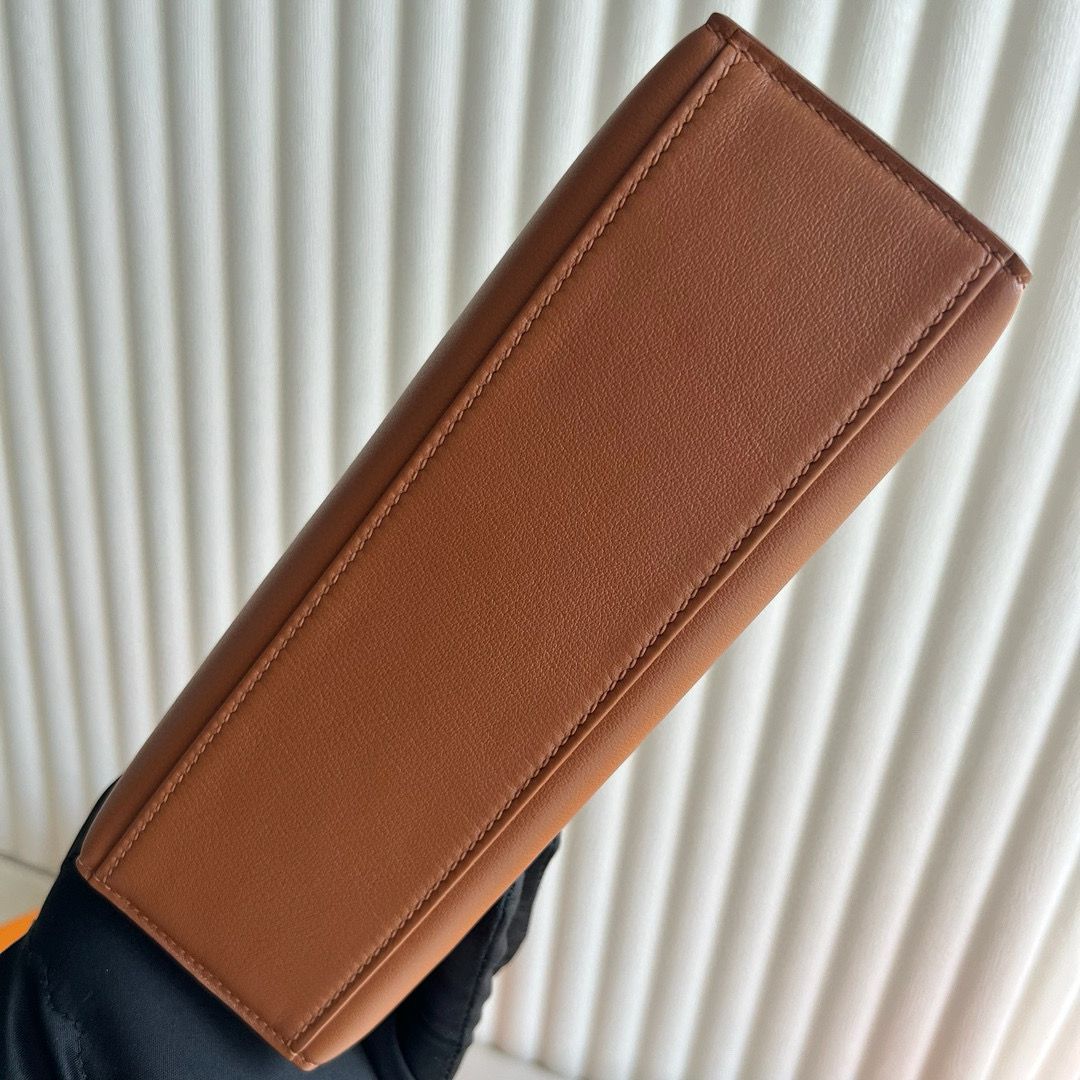 Hermes Kelly Pochette Verso Handmade Bag in Gold Swift Calfskin - Image 9