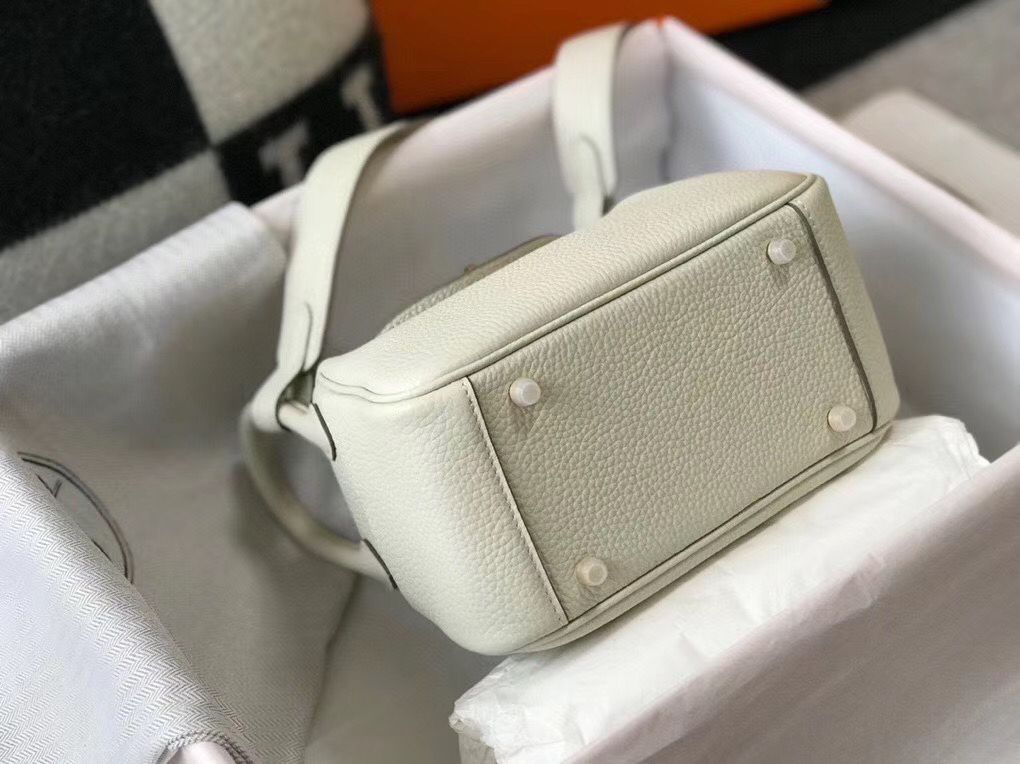 Hermes Lindy Mini Bag In White Clemence Leather GHW - Image 4