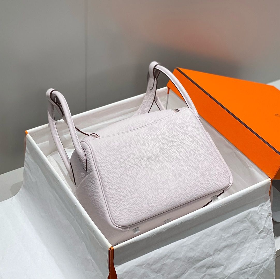 Hermes Lindy 26cm Bag in Mauve Pale Clemence Leather - Image 3