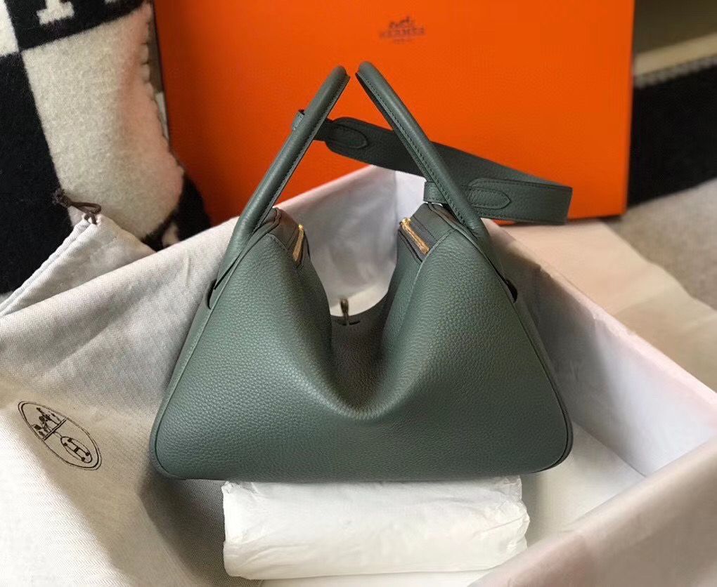Hermes Lindy 26cm Bag In Vert Amande Clemence Leather GHW - Image 3