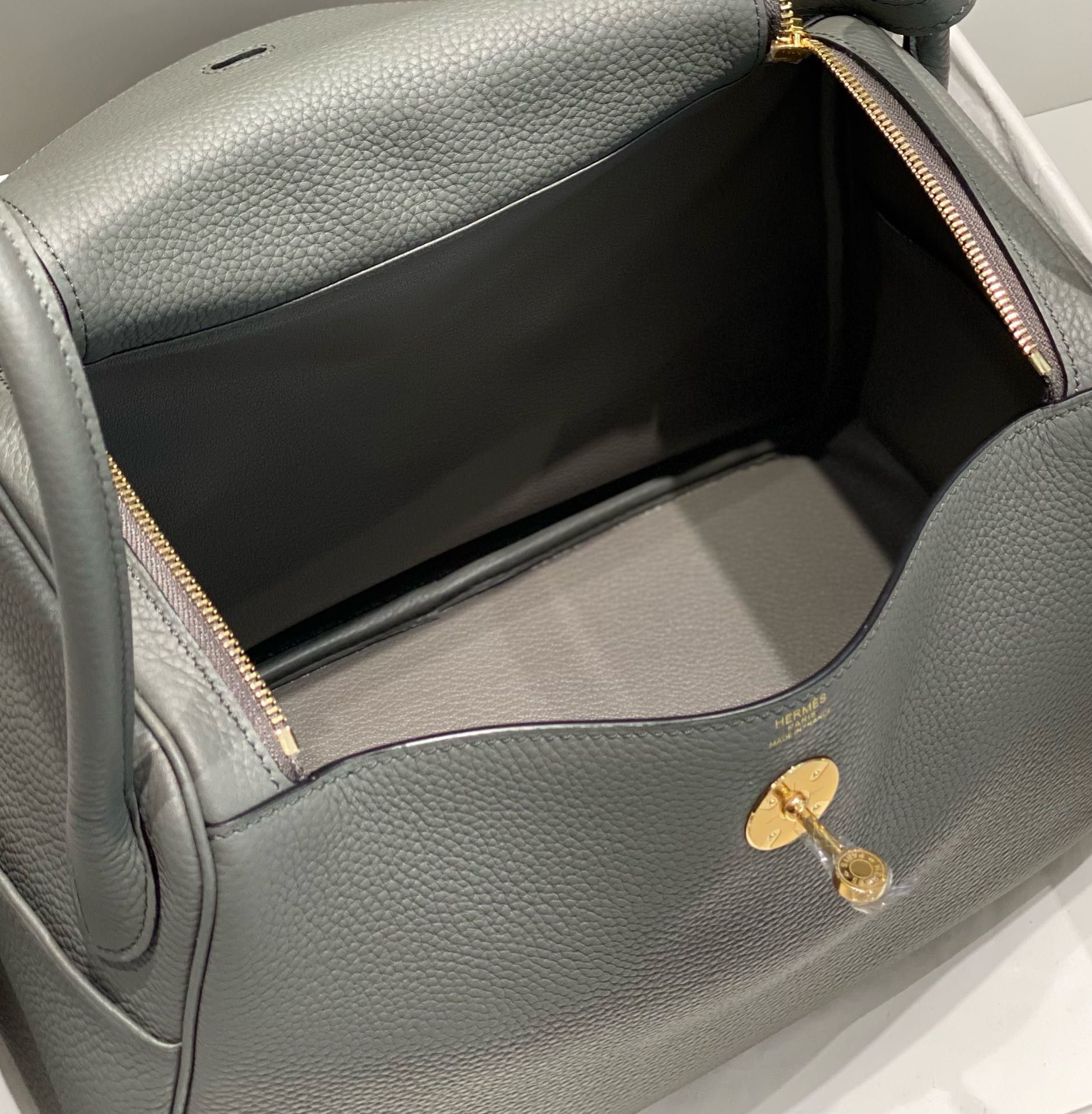 Hermes Lindy 30cm Bag In Gris Meyer Clemence Leather GHW - Image 9