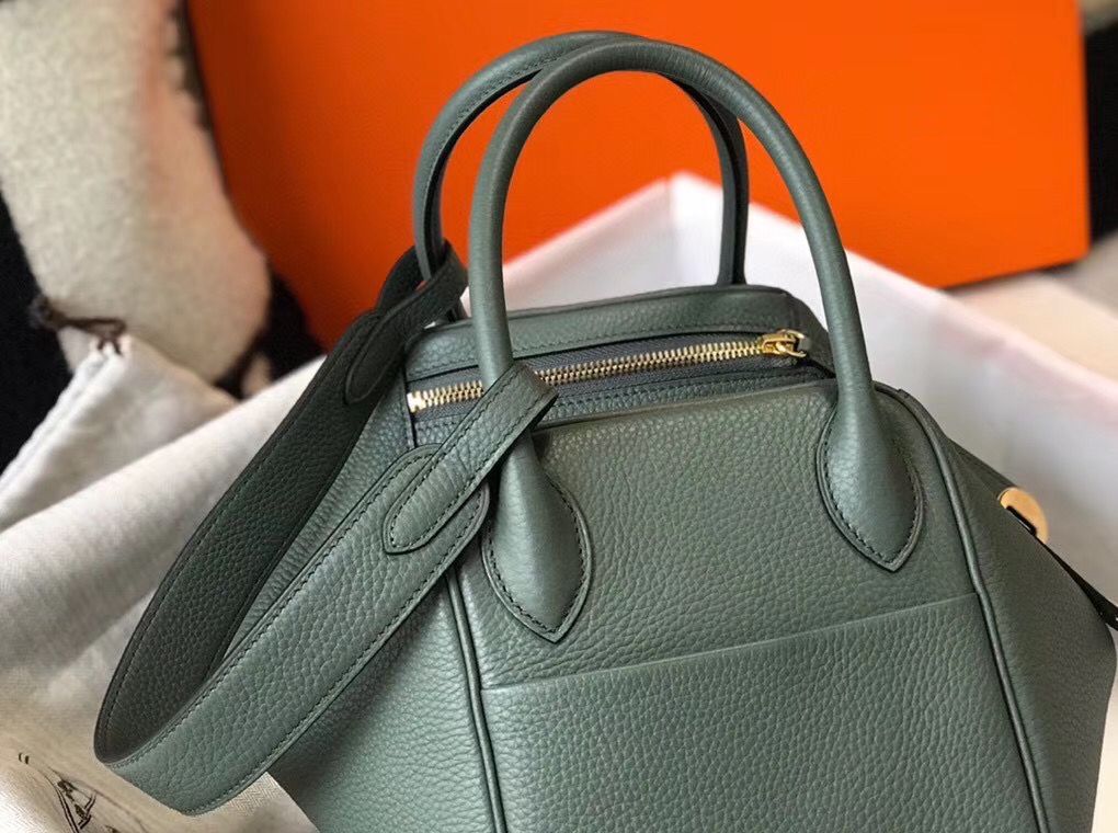 Hermes Lindy 30cm Bag In Vert Amande Clemence Leather GHW - Image 5