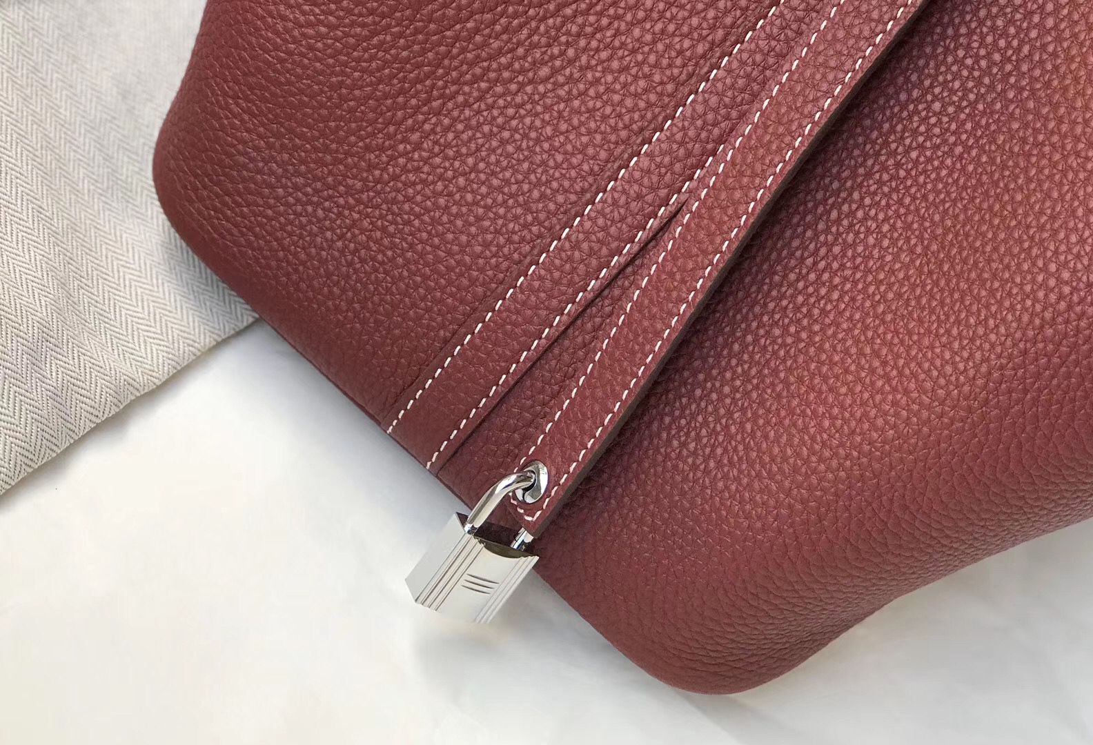 Hermes Picotin Lock 18 Bag In Bordeaux Clemence Leather - Image 7