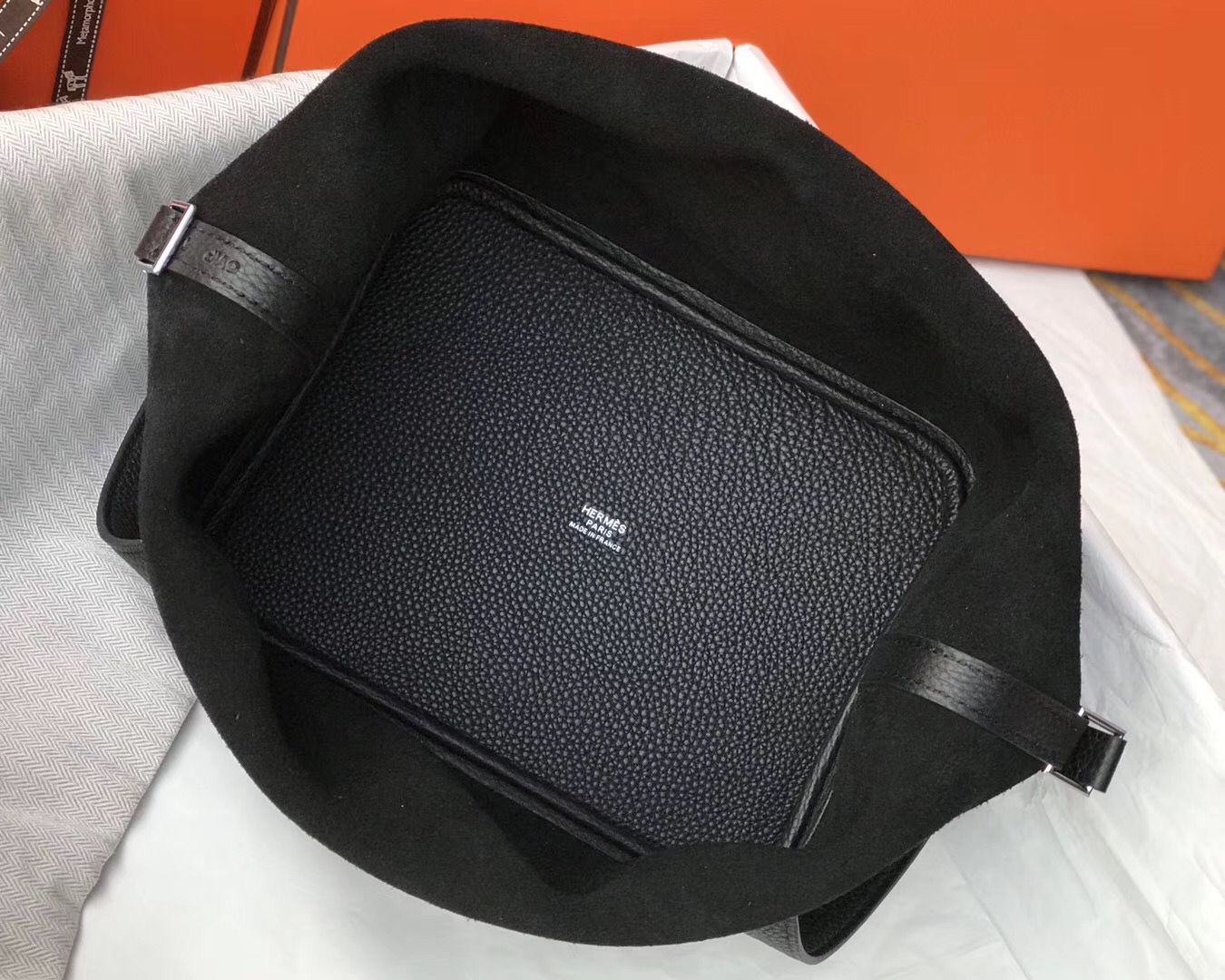 Hermes Picotin Lock 18 Bag In Black Clemence Leather - Image 3