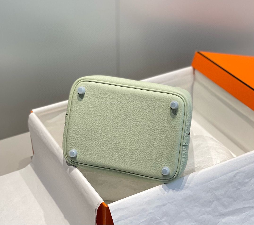 Hermes Picotin Lock 18 Bag In Vert Fizz Clemence Leather - Image 5