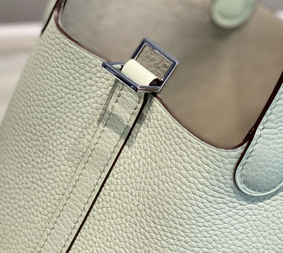 Hermes Picotin Lock 18 Bag In Vert Fizz Clemence Leather - Image 8