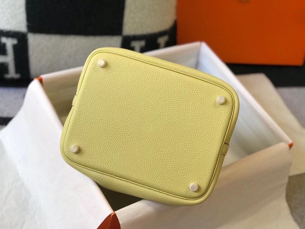 Hermes Picotin Lock 22 Bag In Jaune Poussin Clemence Leather - Image 4