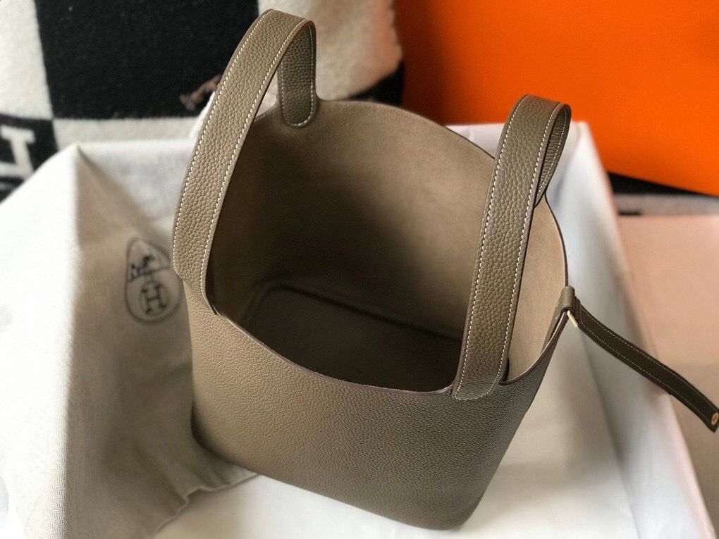 Hermes Picotin Lock 22 Bag In Taupe Clemence Leather - Image 9