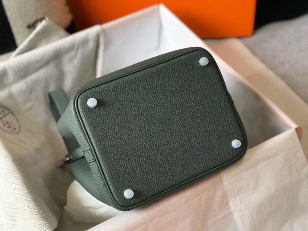 Hermes Picotin Lock 22 Bag In Vert Amande Clemence Leather - Image 4