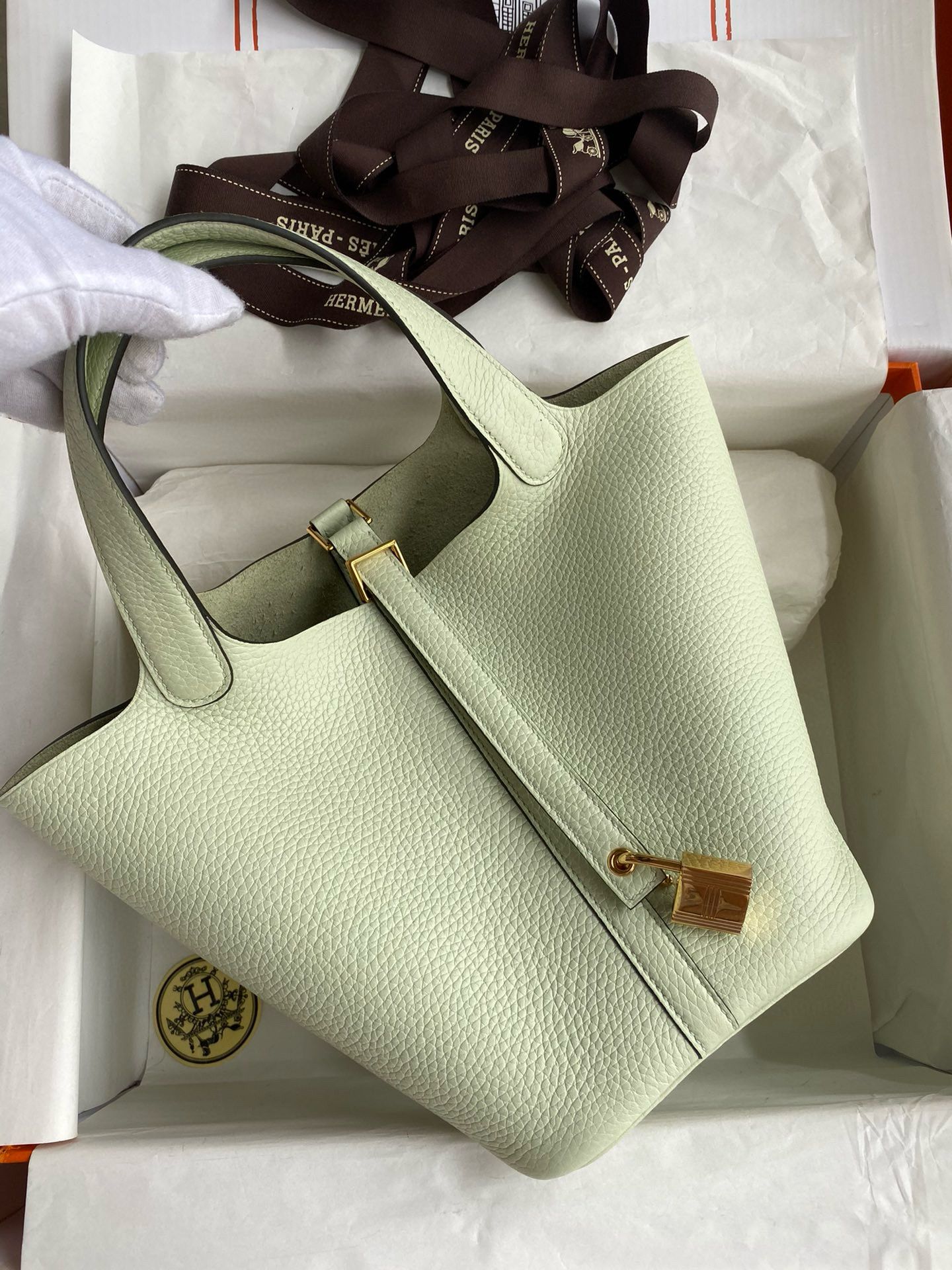 Hermes Picotin Lock 18 Handmade Bag in Vert Fizz Clemence Leather - Image 3
