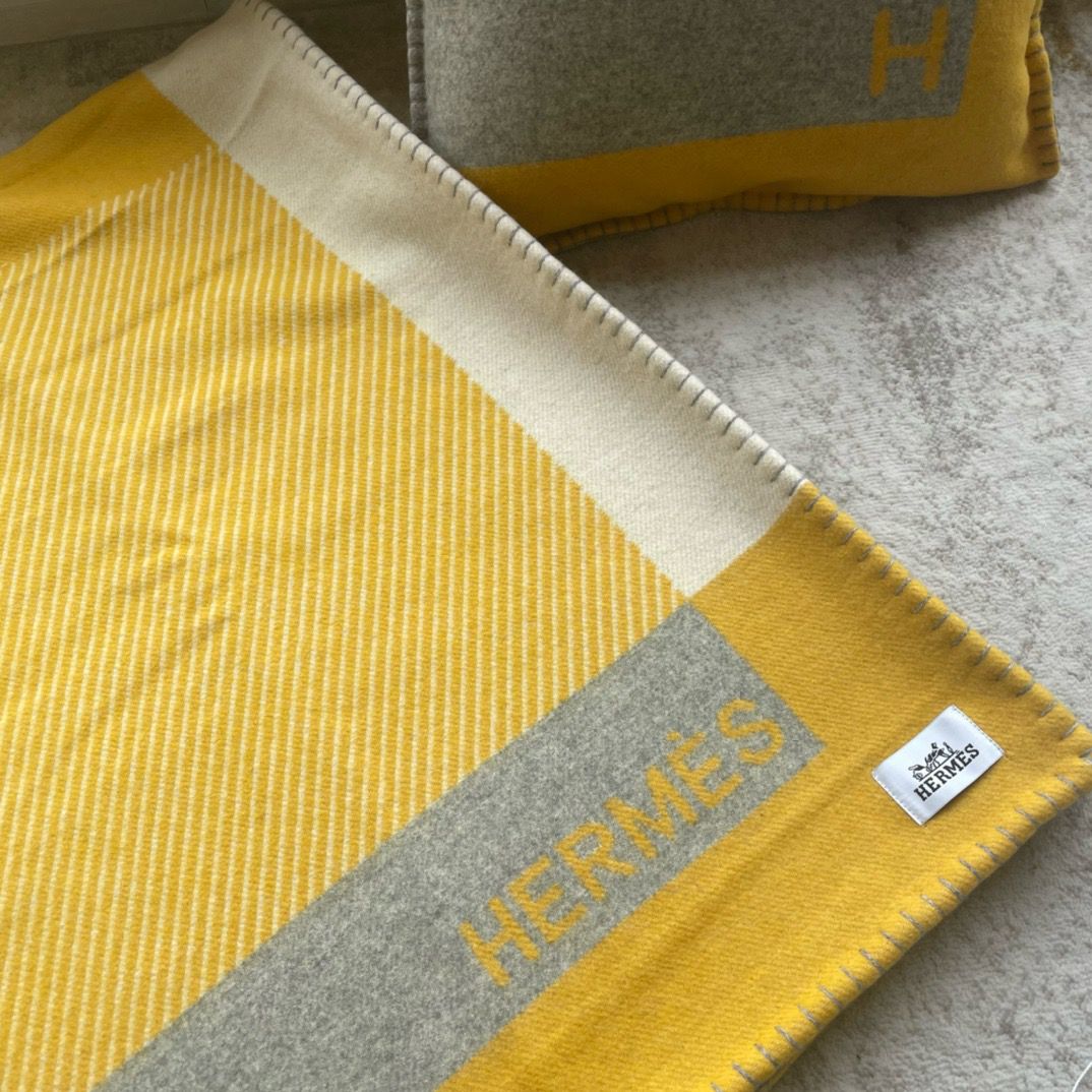 Hermes H Riviera Blanket in Yellow Wool and Cashmere - Image 4