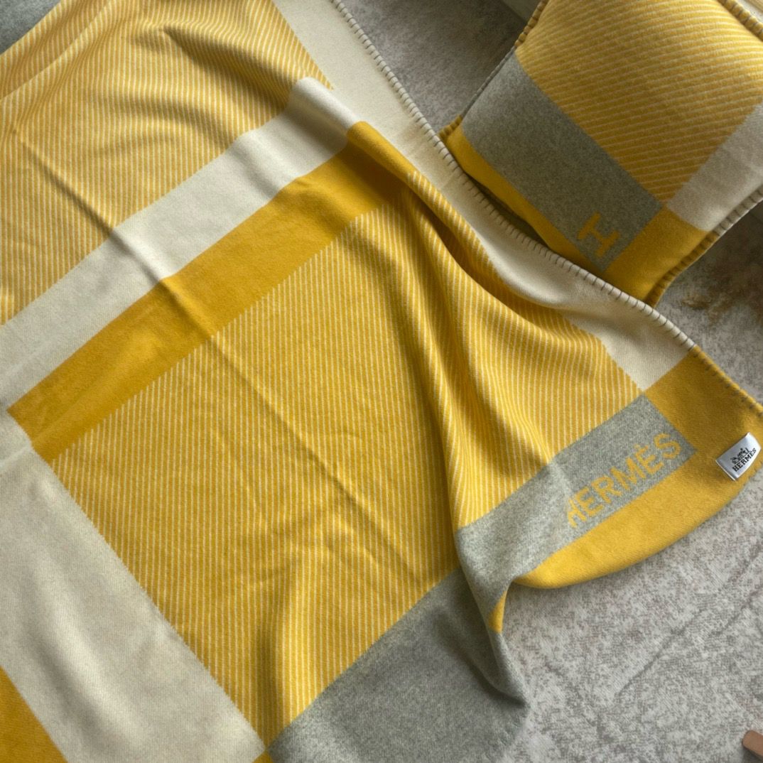Hermes H Riviera Blanket in Yellow Wool and Cashmere - Image 8