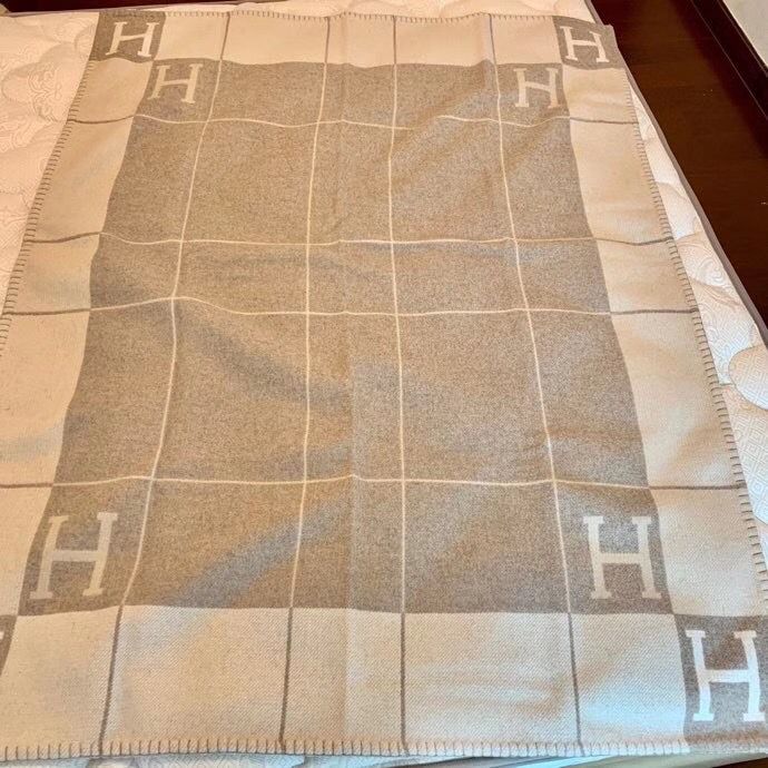 Hermes Beige Avalon III Throw Blanket - Image 8