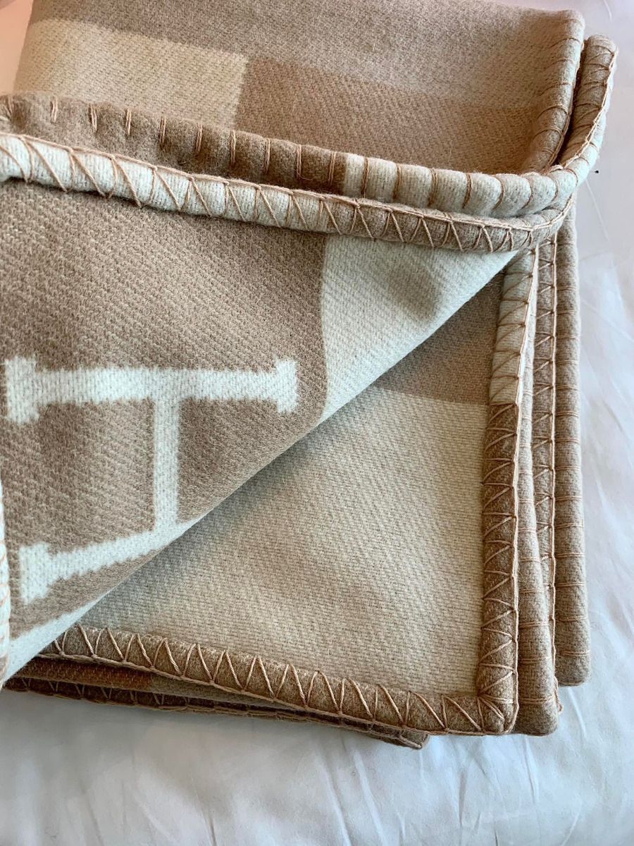 Hermes H Drapeau Blanket in Naturel and Grege Cashmere - Image 10