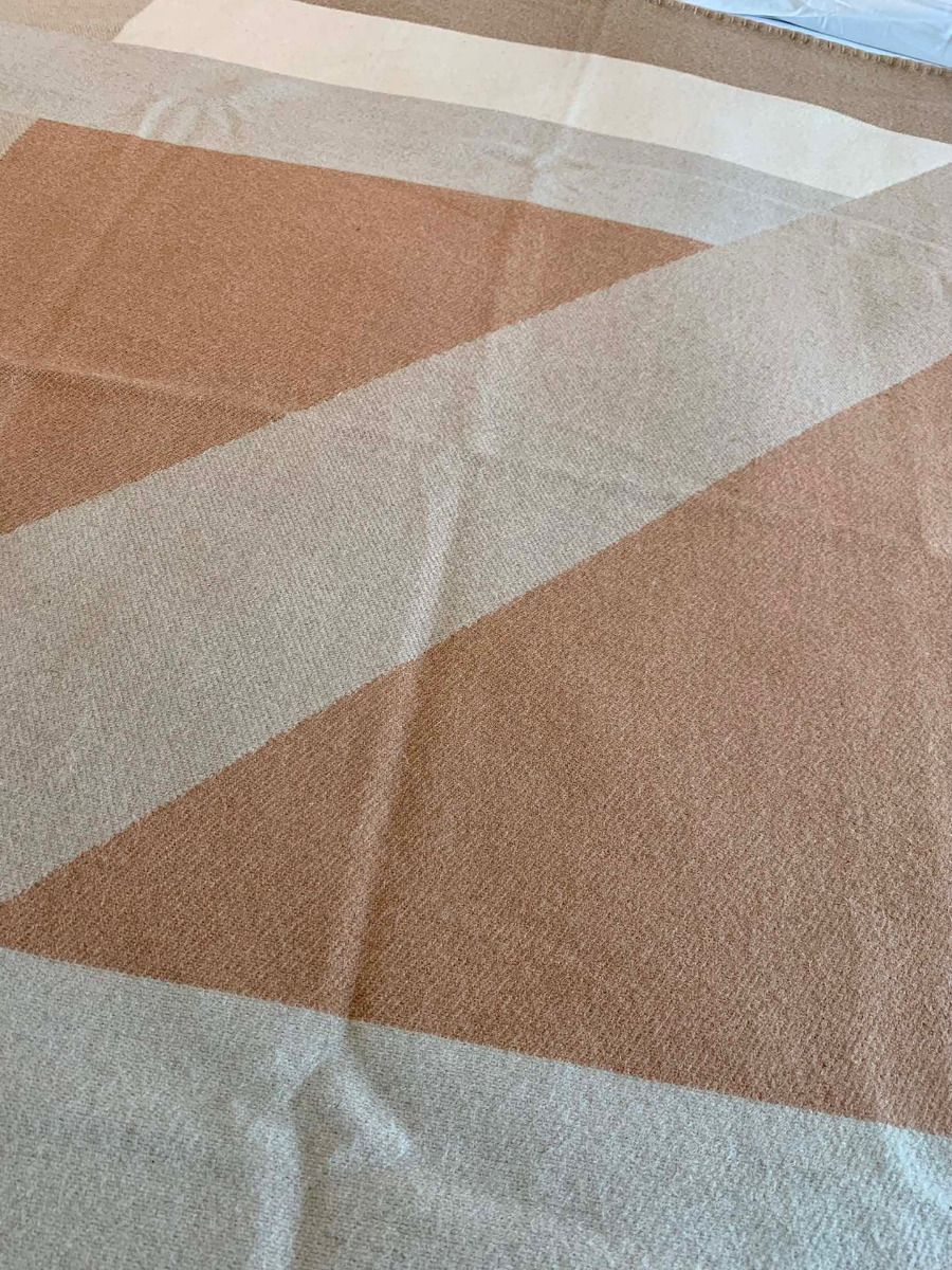 Hermes H Drapeau Blanket in Naturel and Grege Cashmere - Image 11