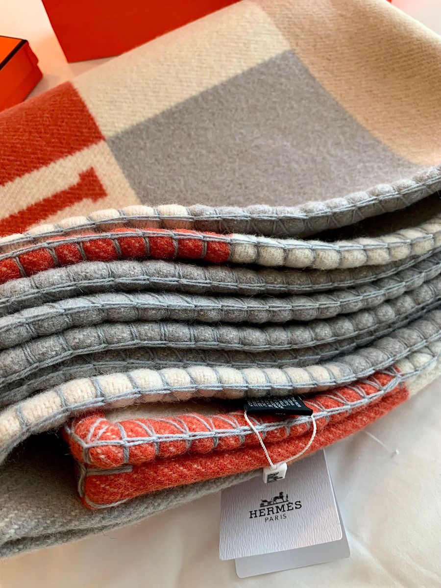 Hermes H Drapeau Blanket in Terracotta and Grey Cashmere - Image 9
