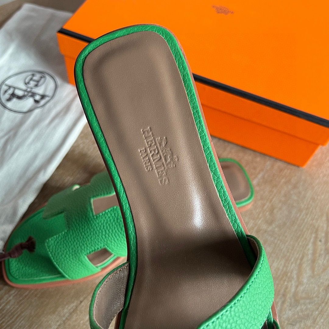 Hermes Oran Slide Sandals in Bambou Clemence Leather - Image 5