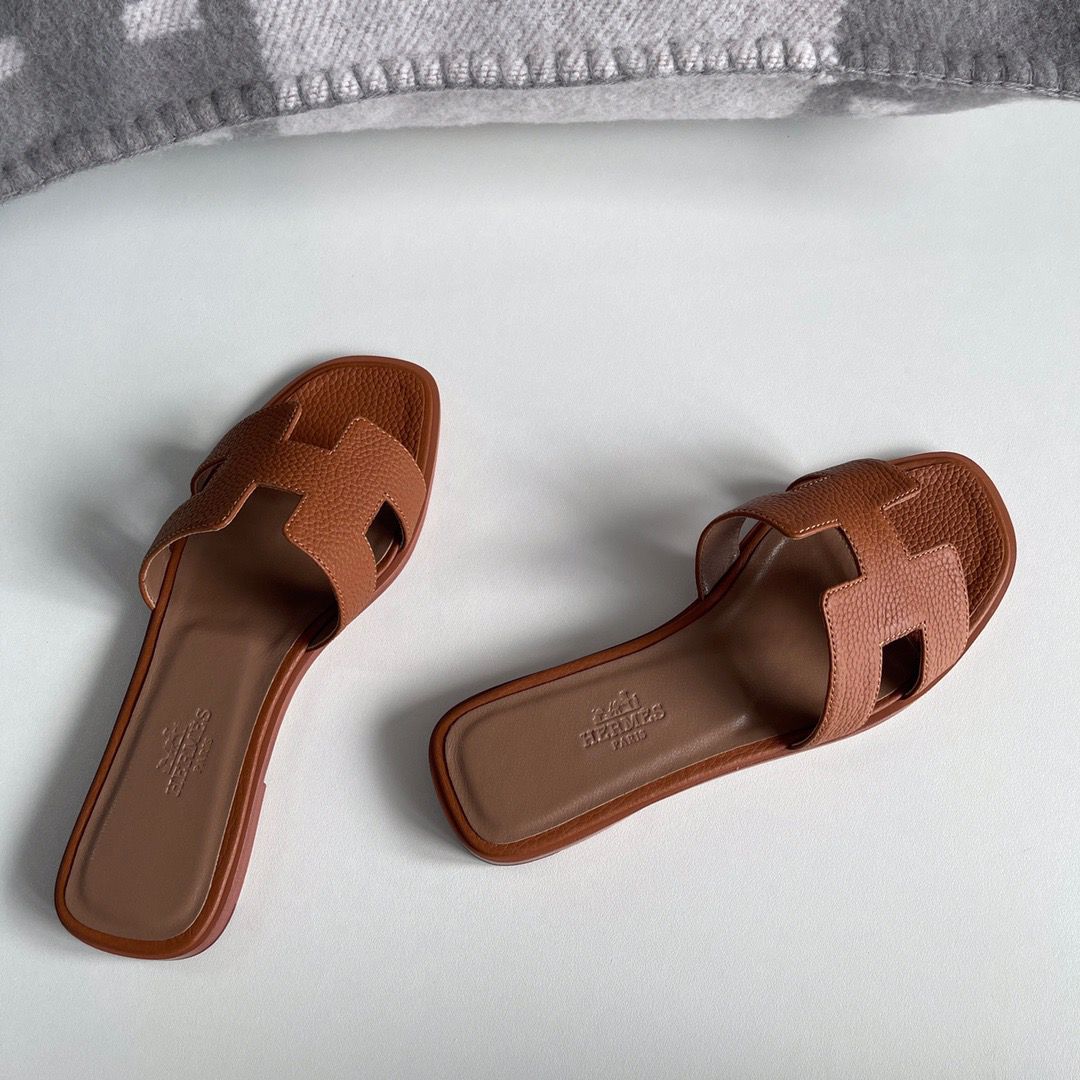 Hermes Oran Slide Sandals In Gold Clemence Leather - Image 7