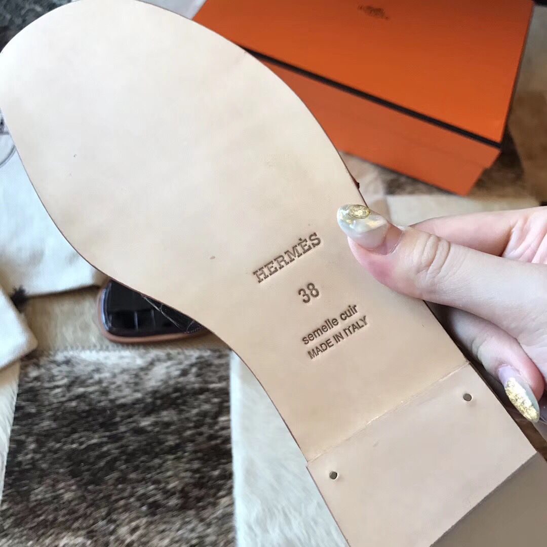 Hermes Oran Sandals In Olive Shiny Niloticus Crocodile - Image 8