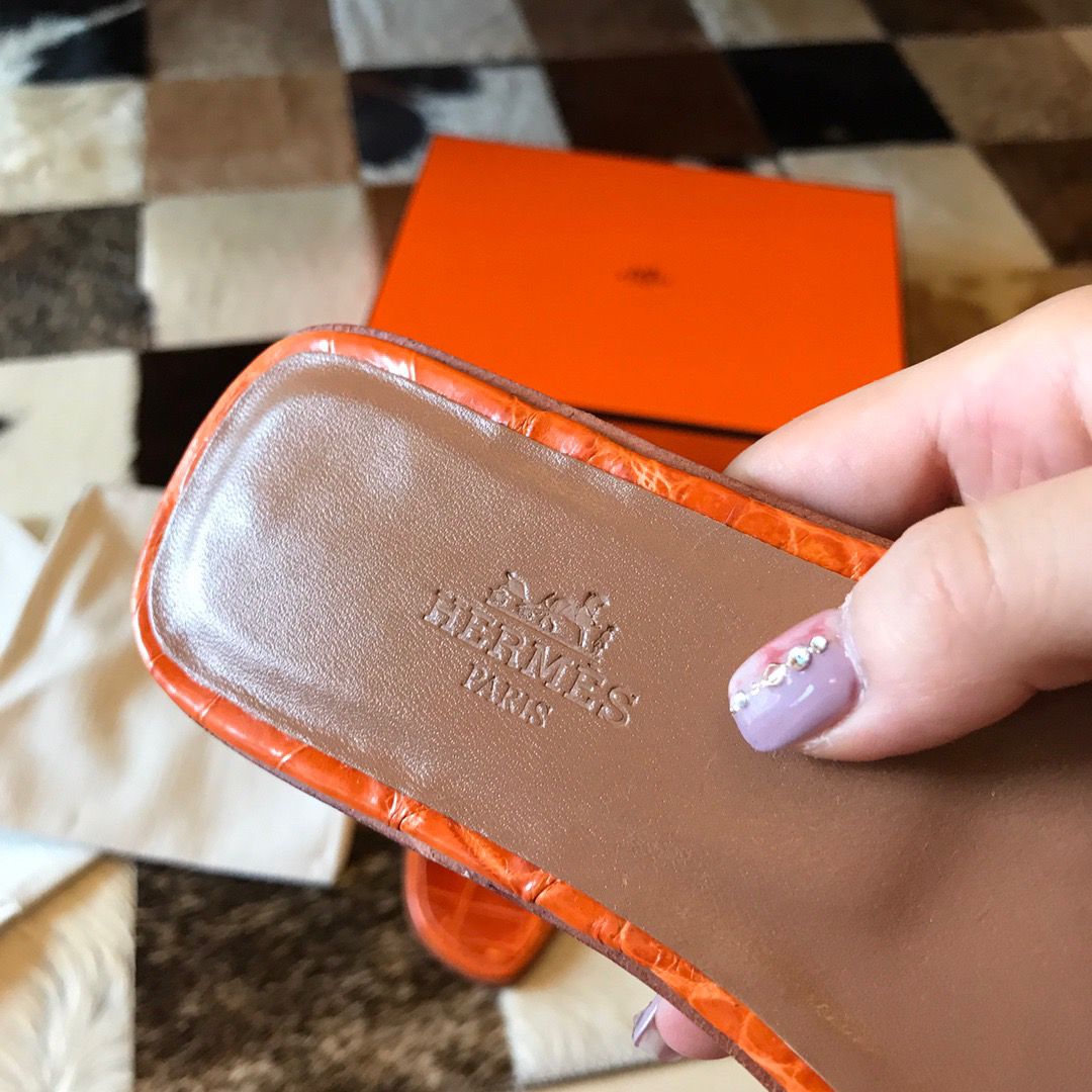 Hermes Oran Slide Sandals In Orange Shiny Niloticus Crocodile Skin - Image 4