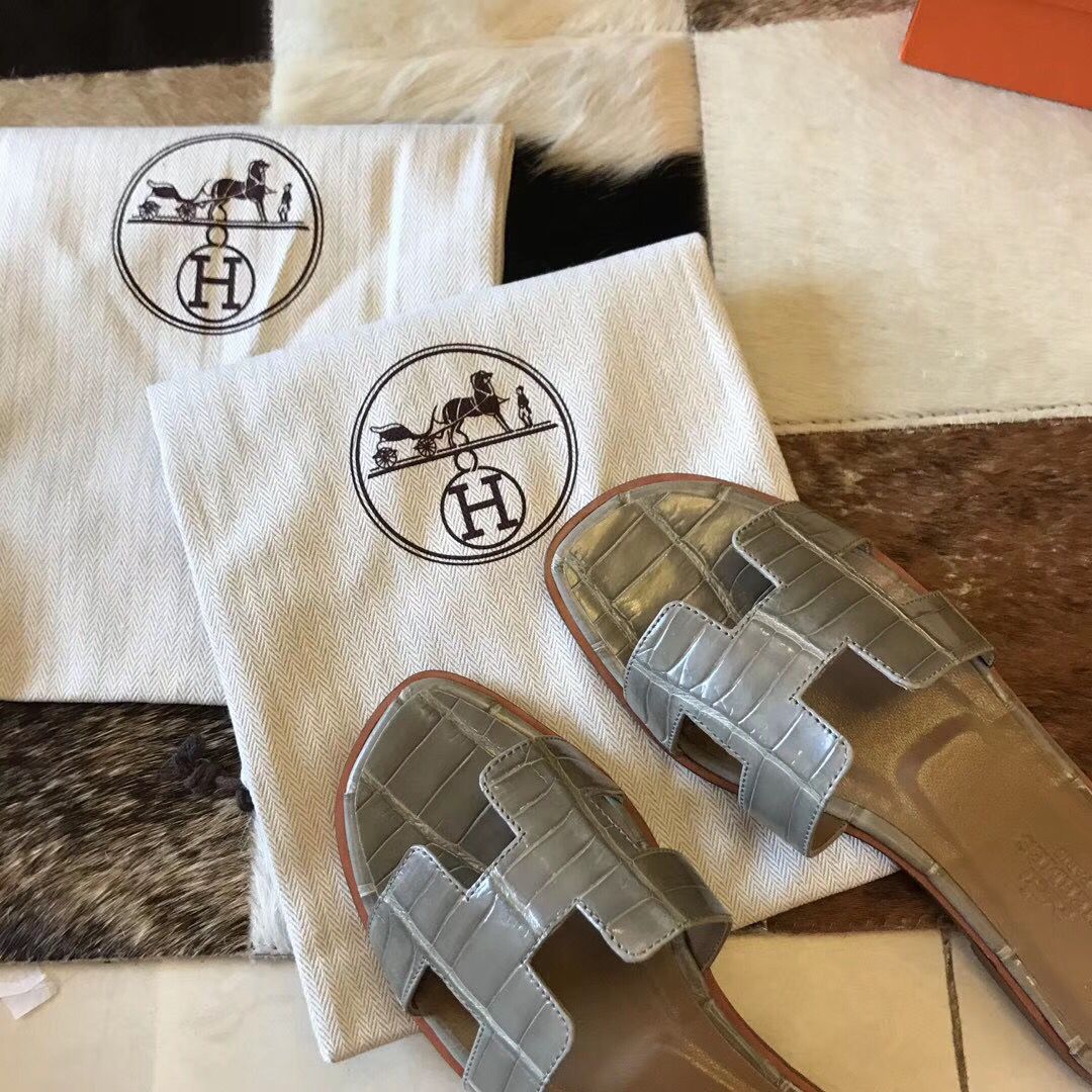 Hermes Oran Sandals In Grey Shiny Niloticus Crocodile - Image 5