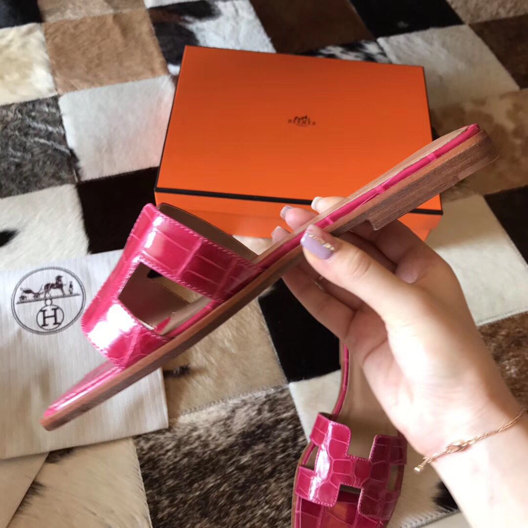 Hermes Oran Sandals In Rose Scheherazade Shiny Niloticus Crocodile - Image 3