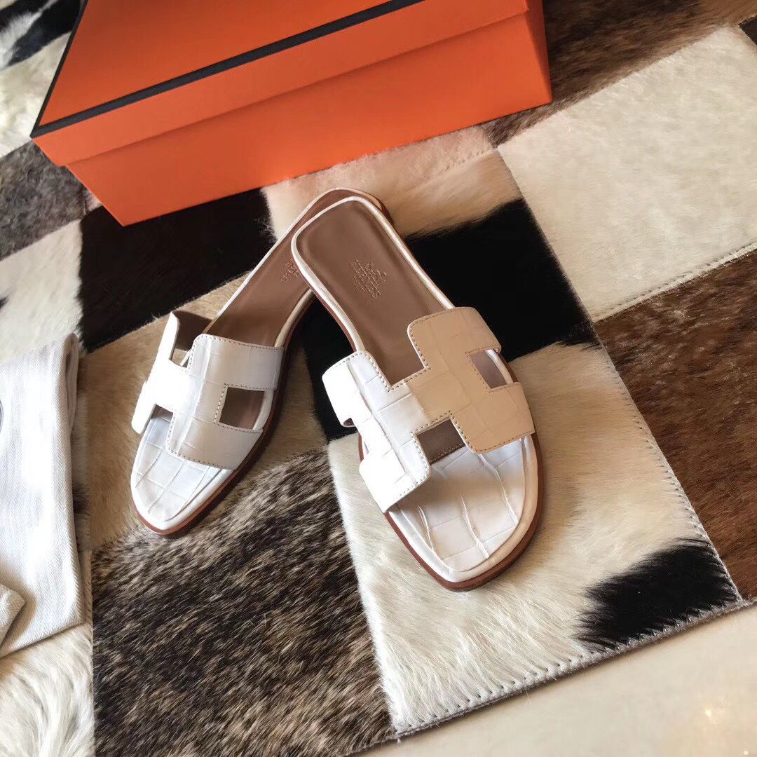 Hermes Oran Sandals In White Shiny Niloticus Crocodile - Image 7