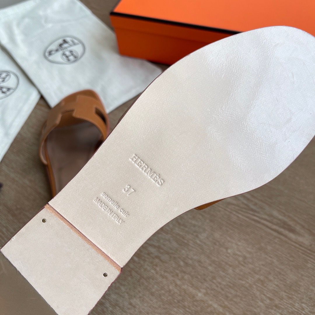 Hermes Oran Slide Sandals In Gold Epsom Calfskin - Image 5