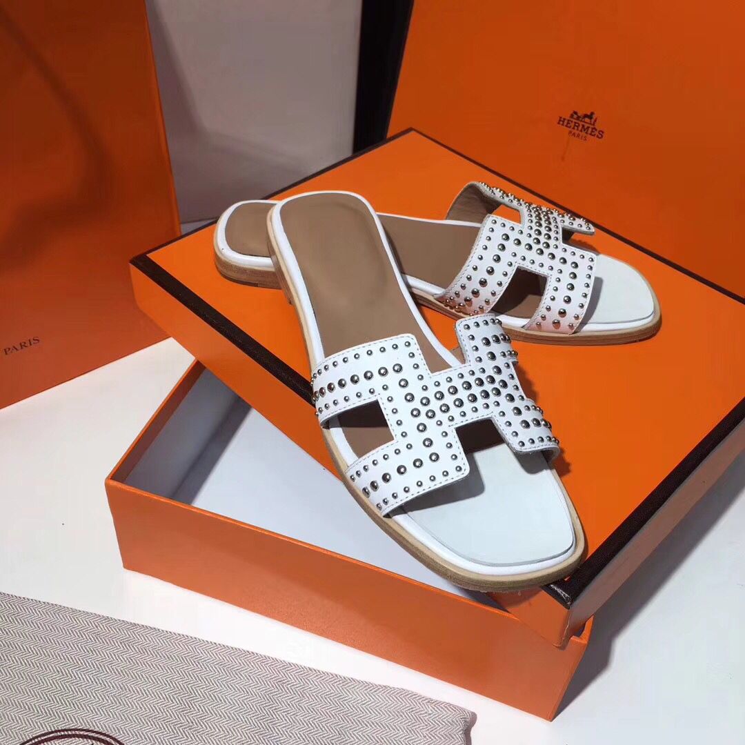 Hermes Oran Studs Sandals In White Leather - Image 5