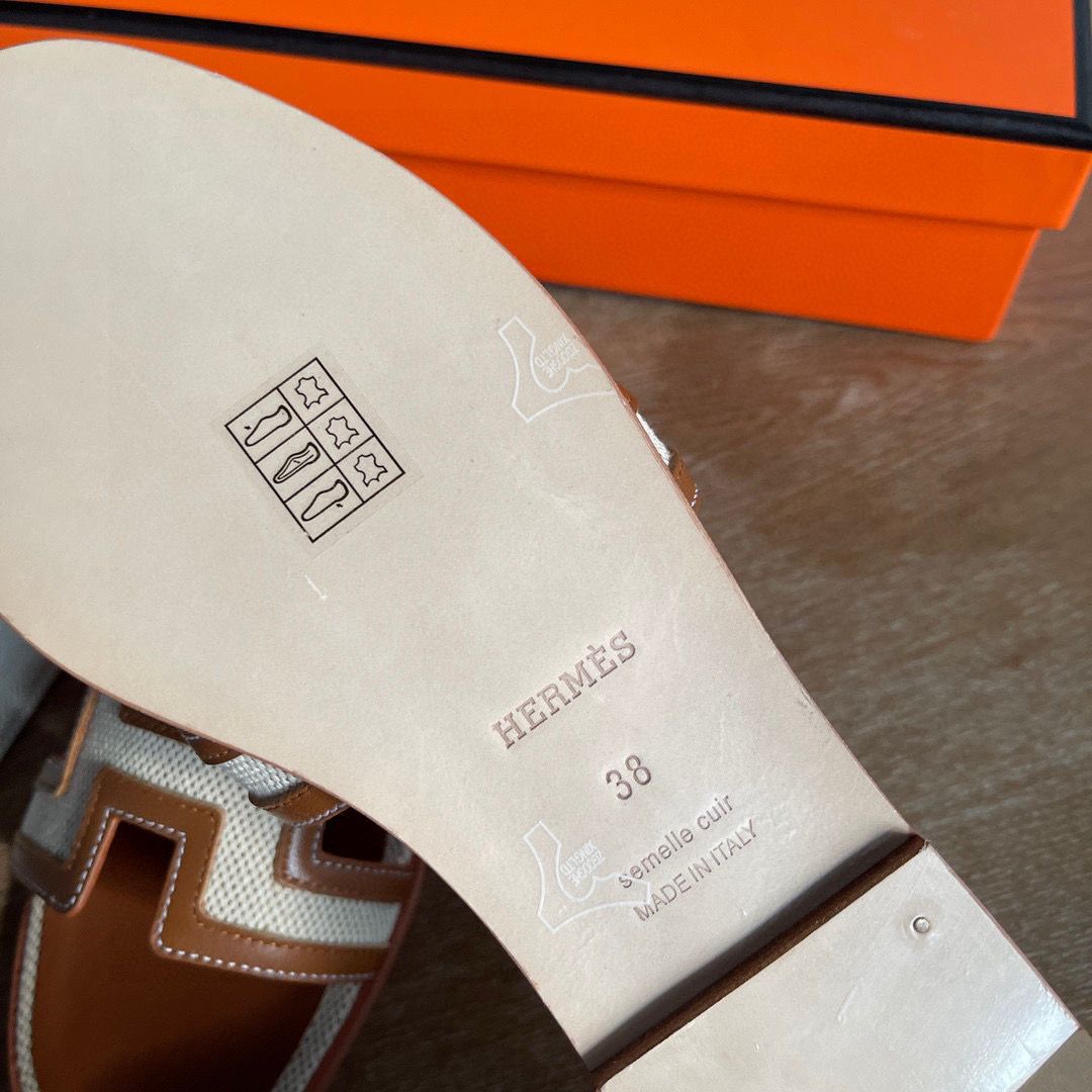 Hermes Oran Slide Sandals in Gold Swift Calfskin with Canvas - Image 6