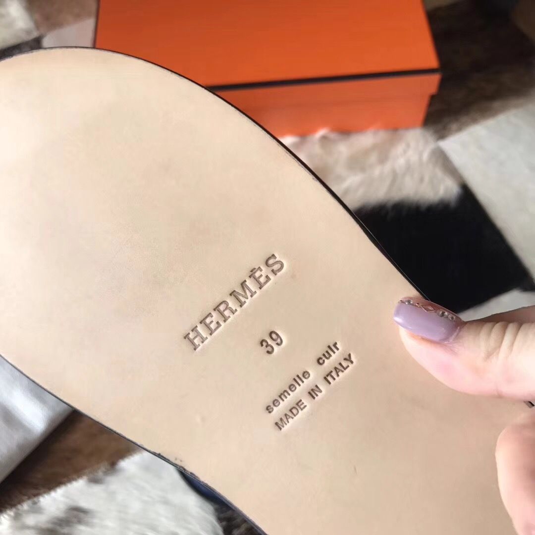 Hermes Izmir Sandals In Navy Blue Clemence Leather - Image 4