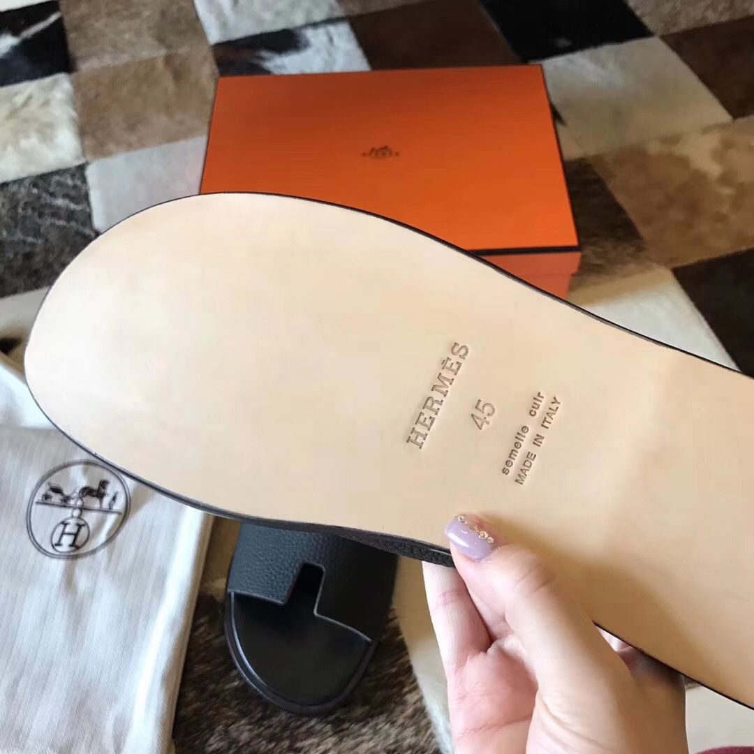 Hermes Izmir Sandals In Black Clemence Leather - Image 5