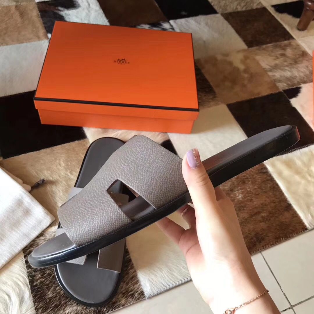 Hermes Izmir Sandals In Grey Epsom Leather - Image 4