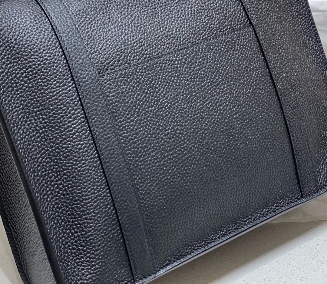 Hermes Steve 30 Messenger Bag in Black Clemence Leather - Image 8