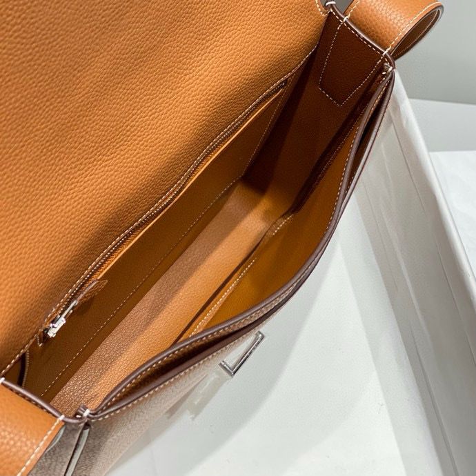 Hermes Steve Light Junior Messenger Bag in Gold Clemence Leather - Image 9