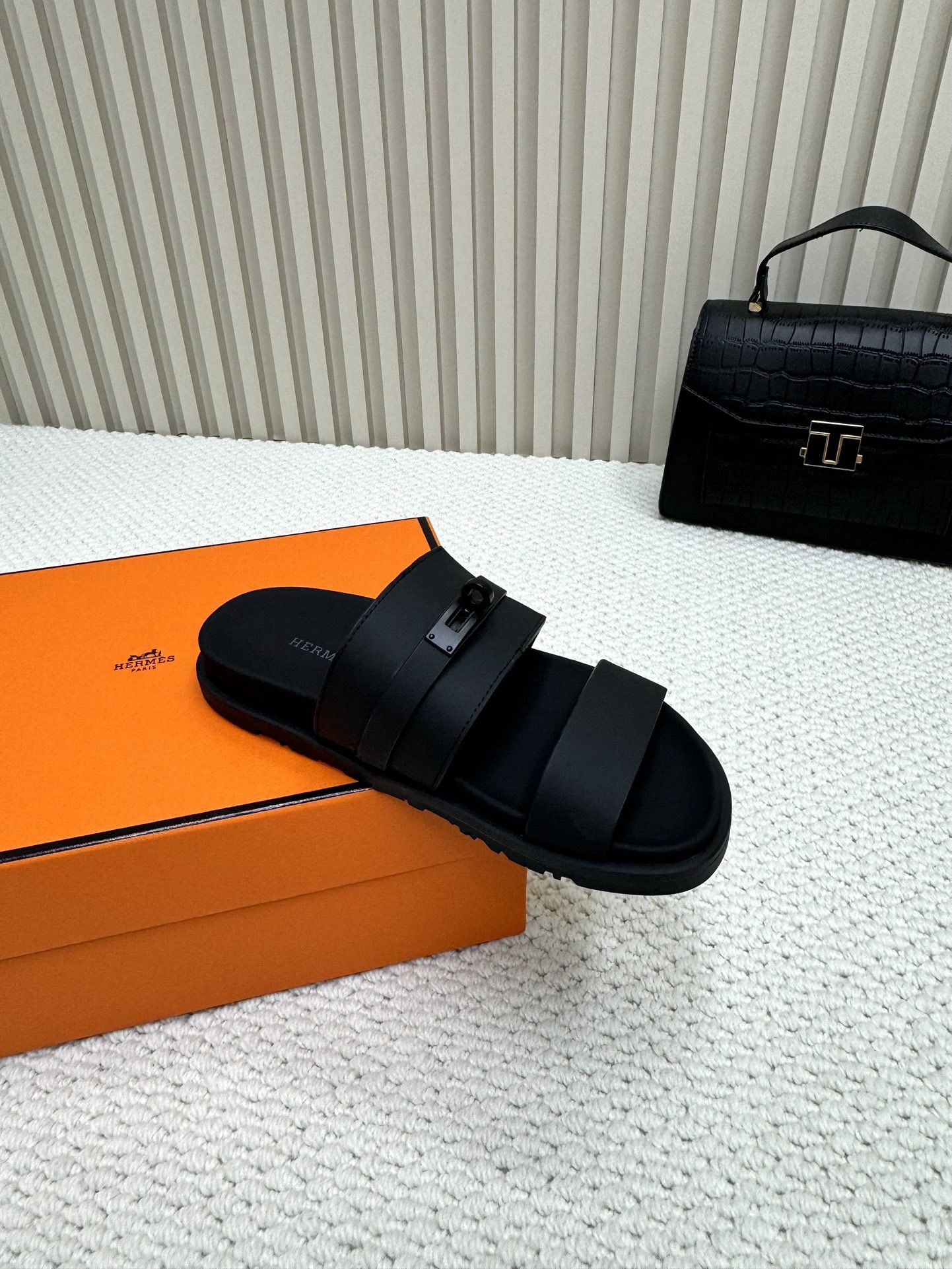 Hermes Men's Jackson Sandal in Black Calfskin - Image 5