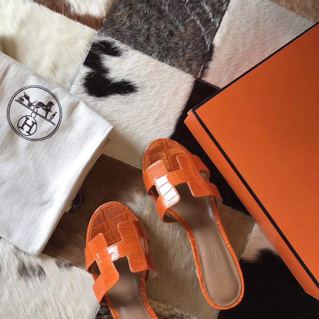 Hermes Oasis Sandals In Orange Shiny Niloticus Crocodile - Image 6